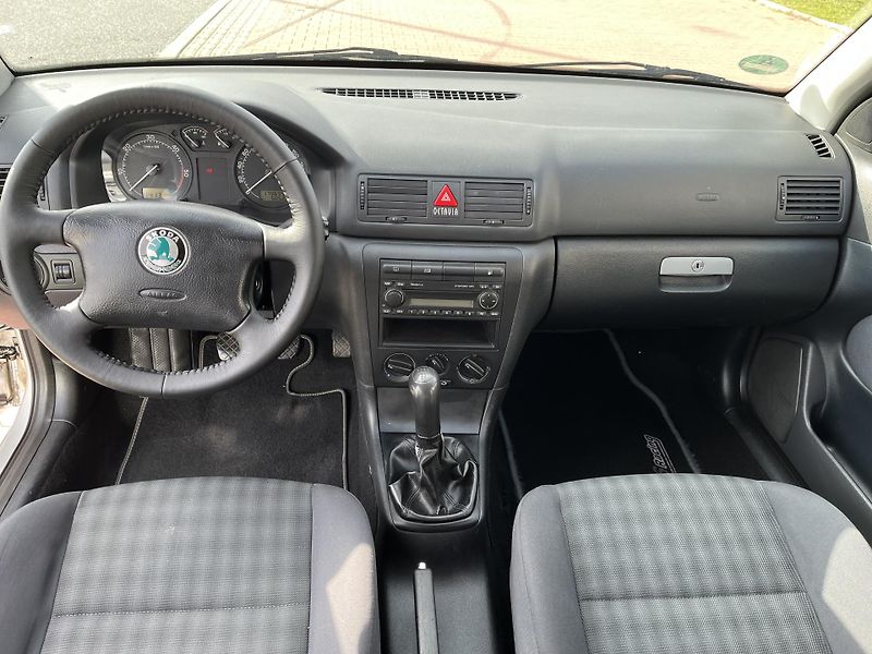 Škoda Octavia 1.9 TDi Tour - fotka 12 z 29