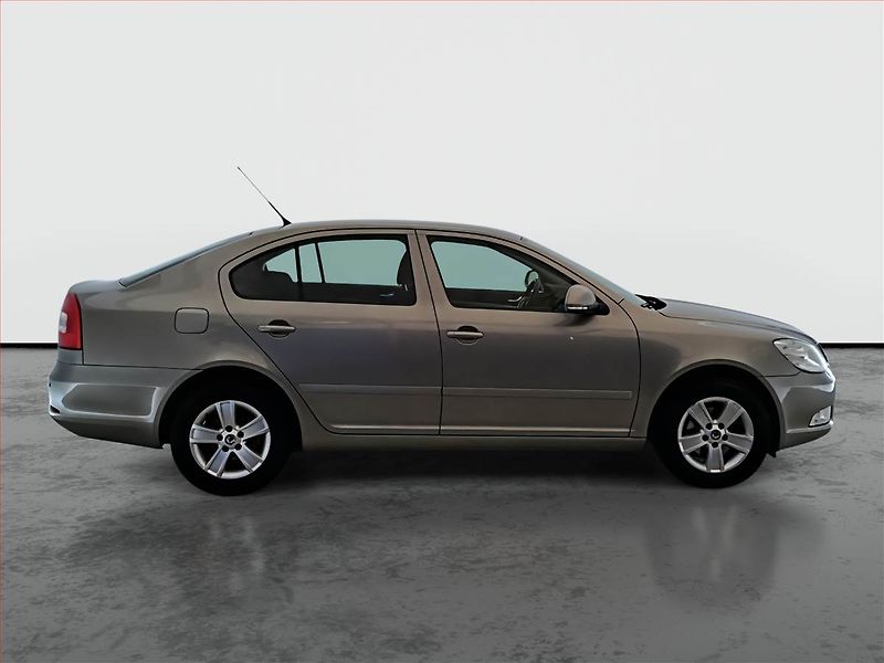Škoda Octavia (2010) Ambiente 1.6, Serv.kniha - fotka 6 z 13