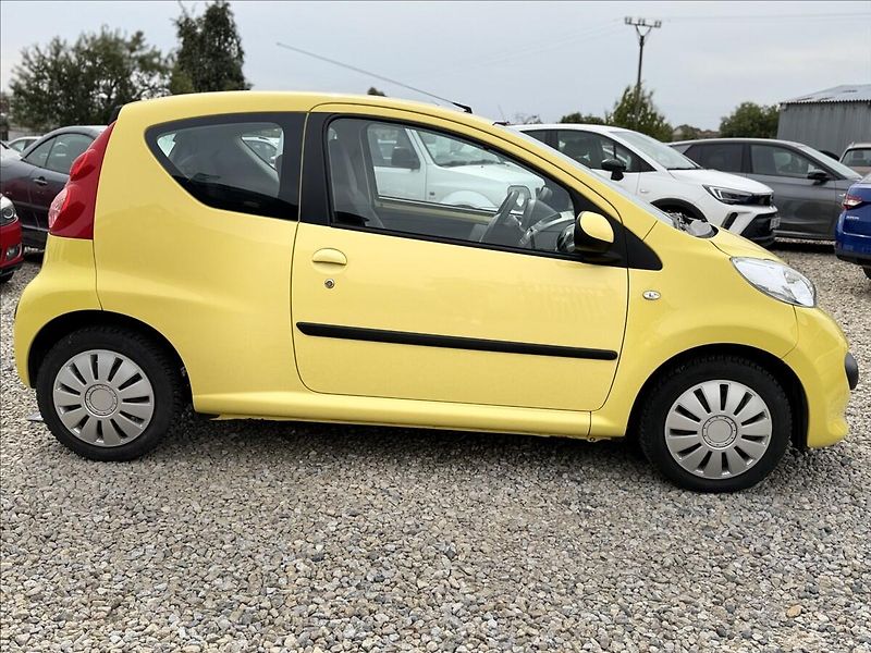 Peugeot 107 1,0 i 77tKm KLIMA SERVO - fotka 4 z 19