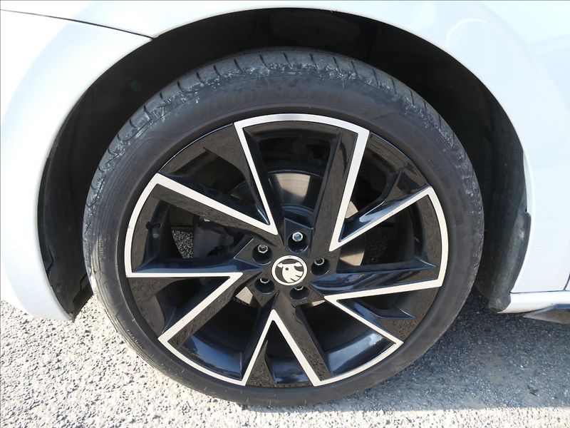Škoda Scala 1,6 TDi DSG Monte Carlo,DPH,ČR - fotka 17 z 46