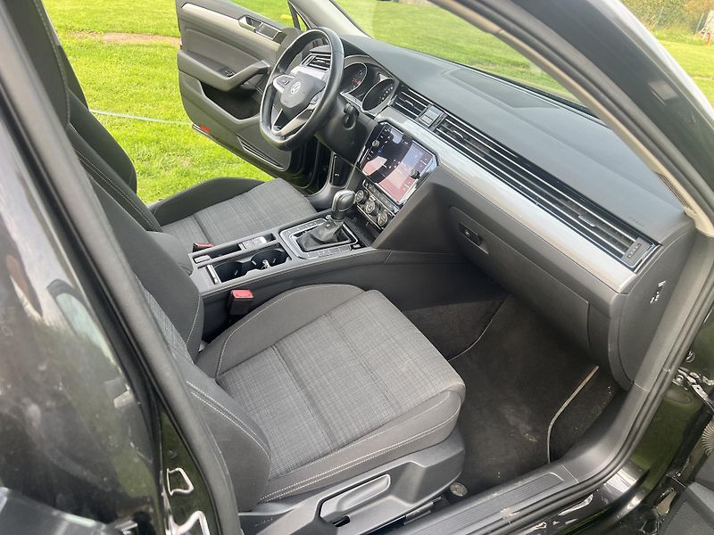 Volkswagen Passat 2.0TDI 110KW,NAVI,LED,APP,ALU - fotka 21 z 47