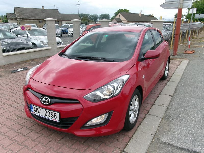 Hyundai i30 (2012) 1,6 16V KLIMA TEMP ČR - fotka 1 z 26