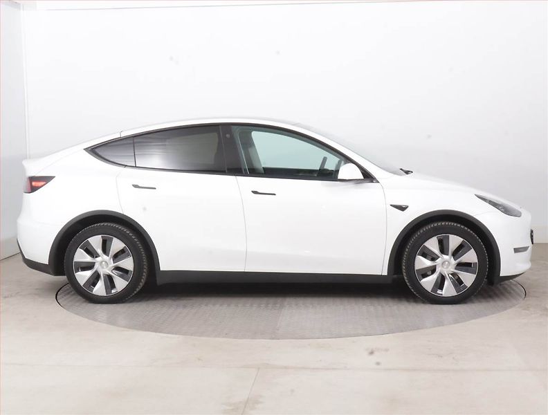 Tesla Model Y (2022) Long Range AWD 79kWh, SoH 89% - fotka 6 z 23