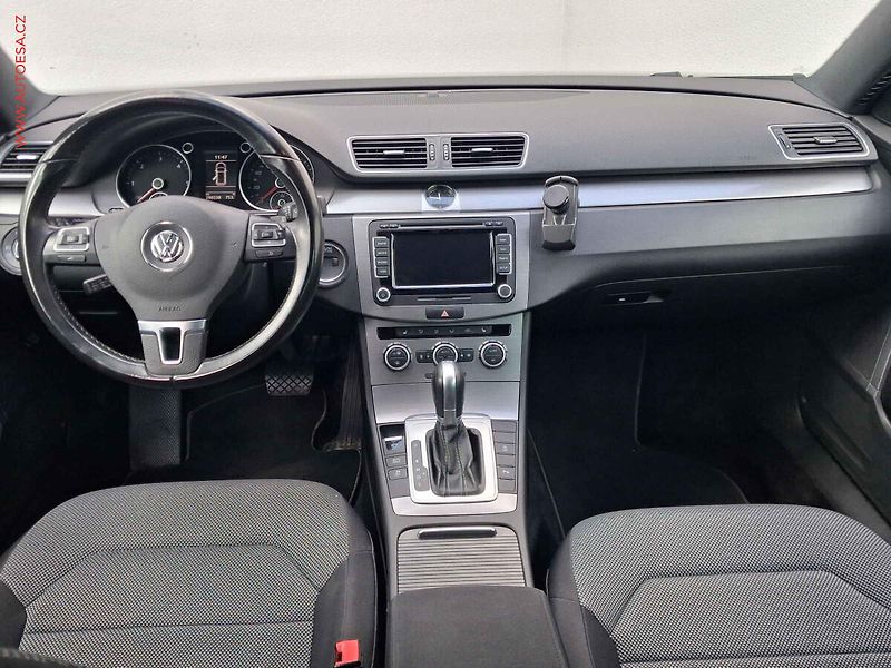 Volkswagen Passat (2014) 2.0TDi, DSG, bixen, navi - fotka 8 z 18