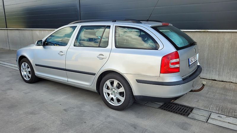 Škoda Octavia 1,6 FSI 85 KW ELEGANCE - fotka 4 z 23