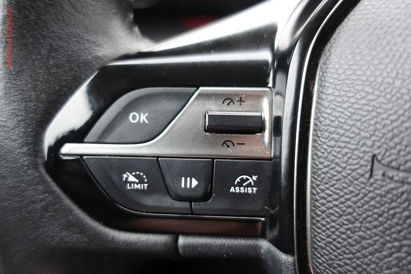 Peugeot 308 (2022) 1.2PT, ČR, Allure, LED - fotka 15 z 21
