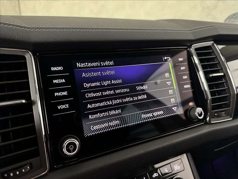 Škoda Kodiaq 2,0 TDi  DSG 4x4 L&K Virtual L - fotka 32 z 49