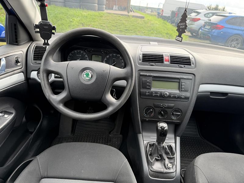 Škoda Octavia 1.6i - fotka 12 z 20