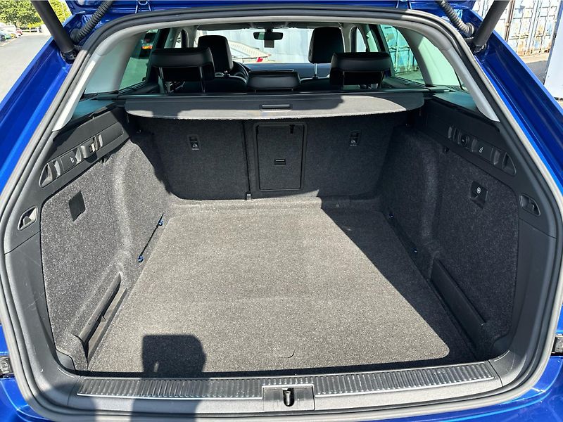 Škoda Superb 2.0 TDI 140kW 4x4 L&K DSG - fotka 13 z 23