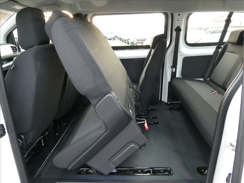 Peugeot Expert 1,5 HDi 1.MAJ.,LONG,9.míst,DPH - fotka 24 z 46