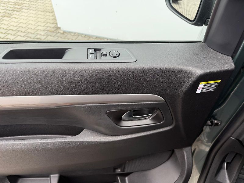 Toyota ProAce Verso BEV 75kWh Business Comfort L2 - fotka 12 z 29