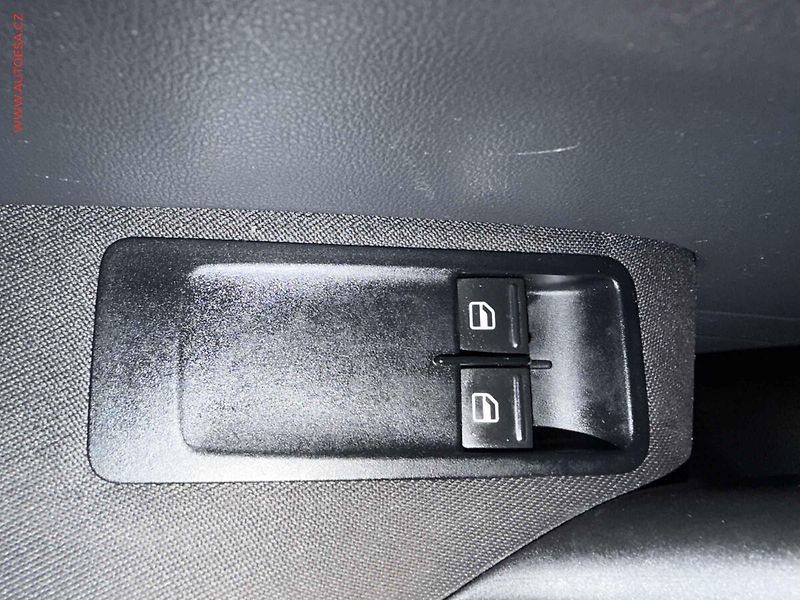 Volkswagen Polo (2012) 1.2 TSi, Style, výhřev sed - fotka 11 z 15