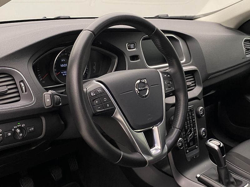 Volvo V40 T2 MOMENTUM  - fotka 18 z 39