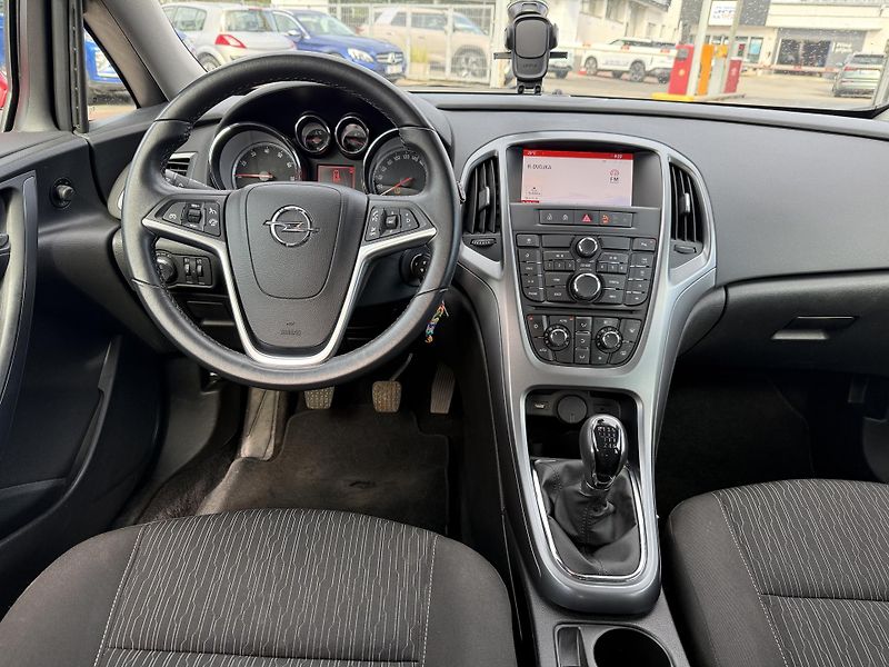 Opel Astra 1.4 88kw - fotka 11 z 42