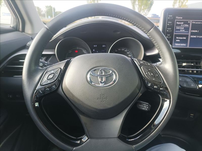 Toyota C-HR 1,8 Comfort - fotka 12 z 20