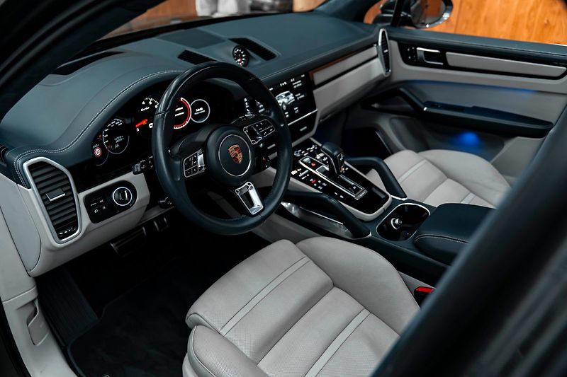Porsche Cayenne Turbo - fotka 8 z 20