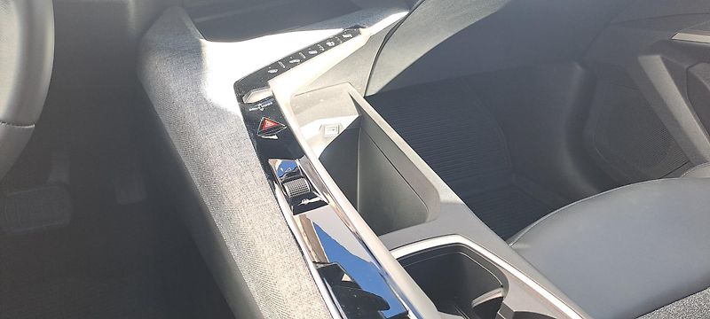 Peugeot 3008 (2025) BUSINESS Hybrid 145 e-DCS6 - fotka 21 z 22