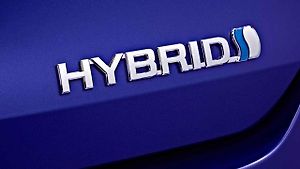 Hybridní pohon je čím dál rozšířenější v osobních vozech.