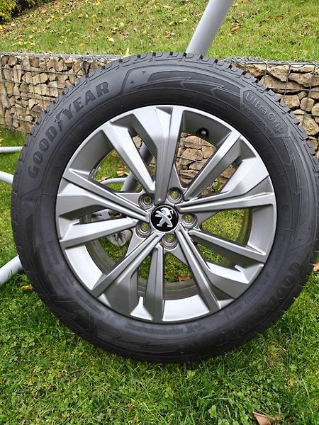 Peugeot 5008 7míst aut. ZÁRUKA - fotka 22 z 27