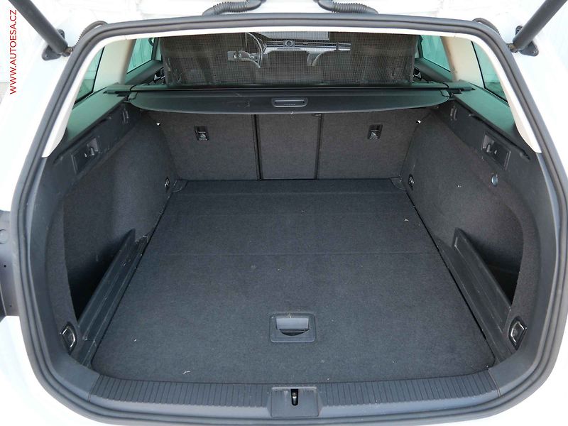 Volkswagen Passat (2018) 2.0TDi 4x4, 1.maj,ČR, DSG - fotka 7 z 23