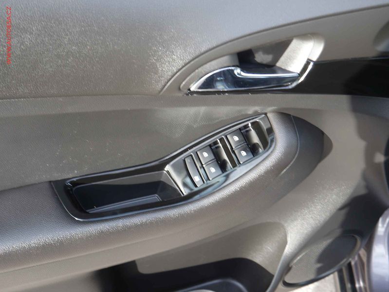 Chevrolet Orlando (2012) 2.0 VCDi 7Míst, ČR, AT, +kola - fotka 14 z 15