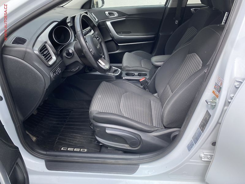 Kia Ceed (2022) 1.5 TGDi SW, ČR, TOP, LED - fotka 9 z 19