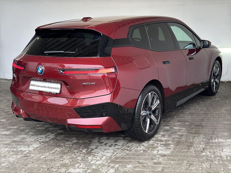 BMW iX xDrive40 Sport Laser 360 ACC T - fotka 3 z 11