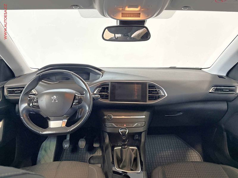 Peugeot 308 (2021) 1.5 HDi, 2.maj,ČR, AC. temp - fotka 8 z 15