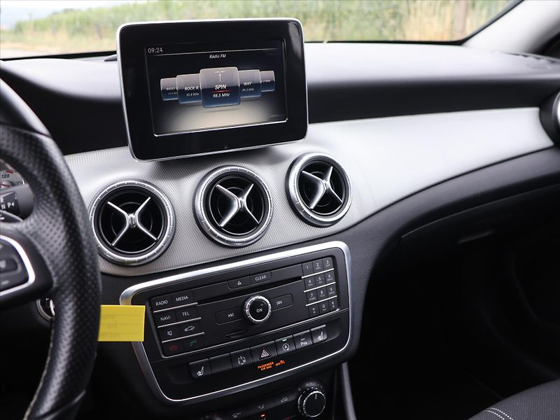 Mercedes-Benz CLA 2,0 250 155kW 4Matic Xenon - fotka 18 z 27