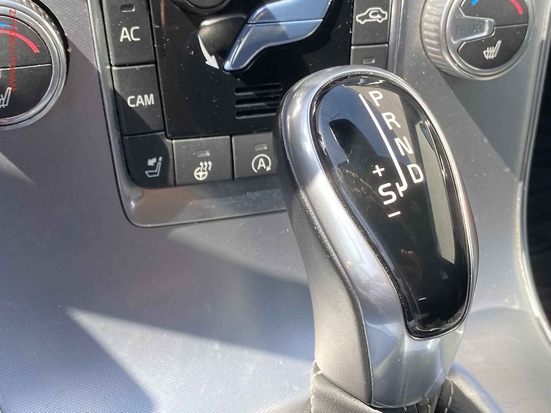 Volvo V60 (2017) 2.0 D, AT, LED, kamera - fotka 15 z 19