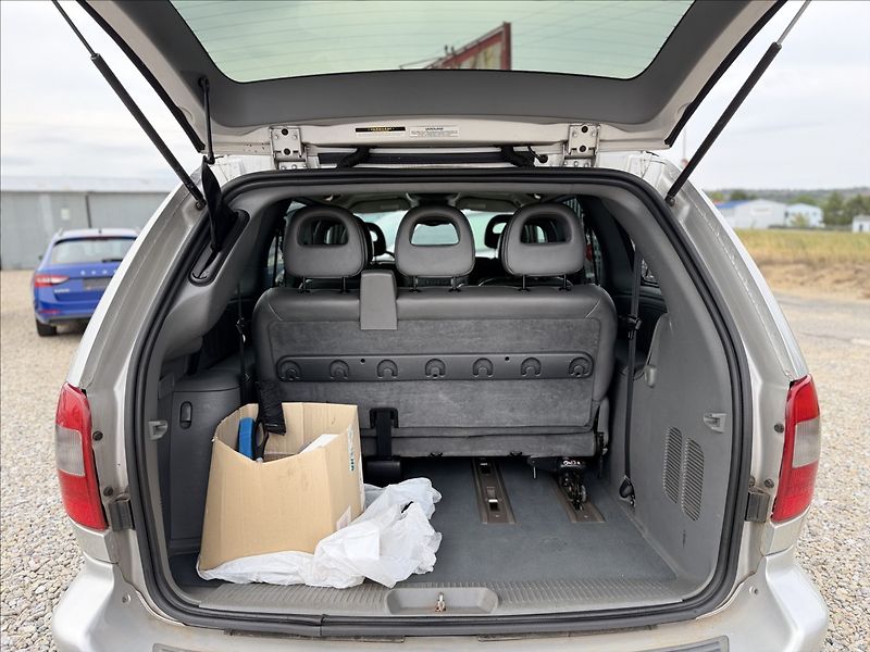 Chrysler Grand Voyager 3,3 V6 128kW A/T 7MÍST - fotka 18 z 26