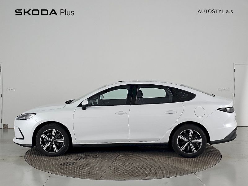 BYD Seal 5 DM-i (2025) 1.5 PHEV 212k DESIGN - fotka 3 z 34