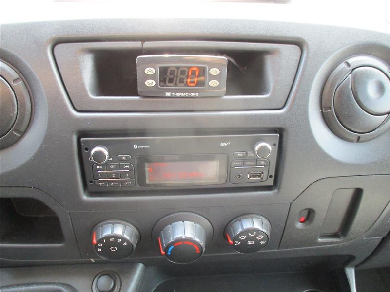 Renault Master 2,3 dCi 110k COOL DPH 12xCZaut - fotka 12 z 35
