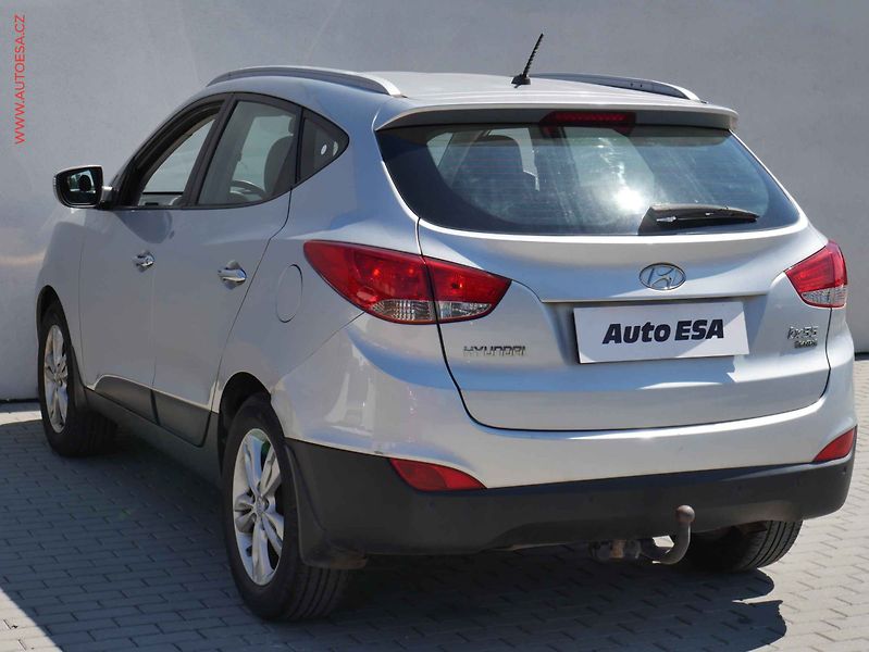 Hyundai ix35 (2012) 1.7CRDi, ČR, AC, TZ, park - fotka 6 z 19