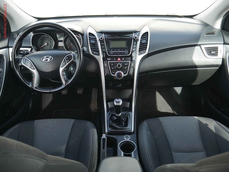 Hyundai i30 (2016) 1.6 GDi, ČR, AC, TZ, tempo - fotka 8 z 15