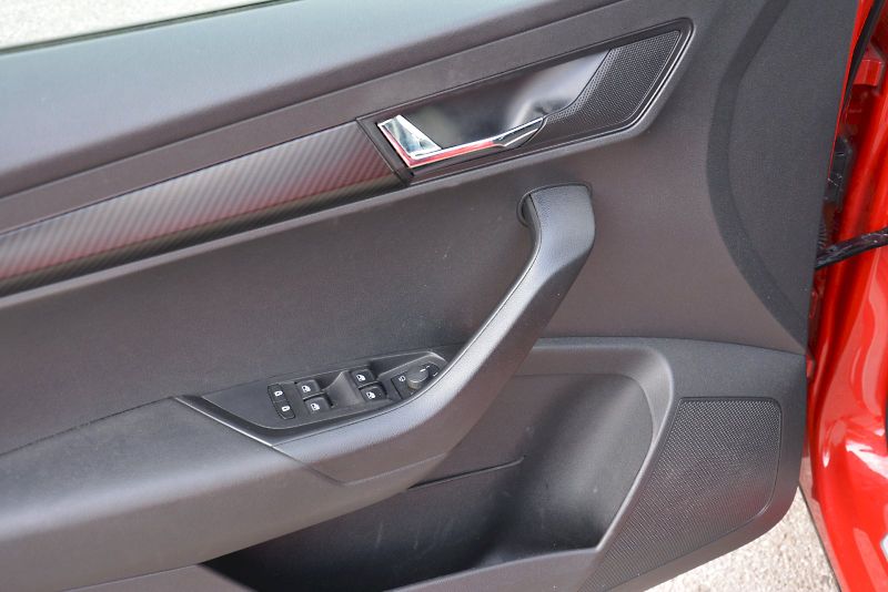 Škoda Karoq (2020) 1.5 TSI 110 kW Sportline - fotka 15 z 25
