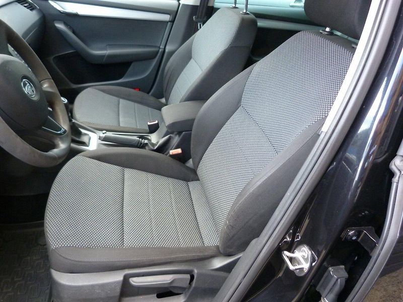 Škoda Octavia 1.2 tsi Ambiente digi klima - fotka 11 z 19