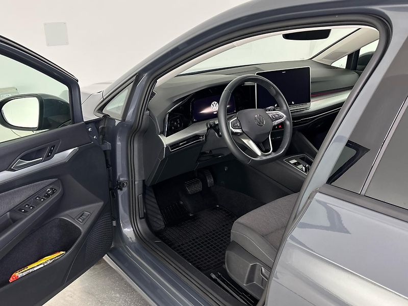 Volkswagen Golf Life DSG - fotka 6 z 28