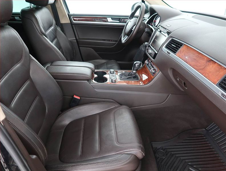 Volkswagen Touareg (2010) 3.0 TDI, 4X4, Automat, Navi - fotka 9 z 27