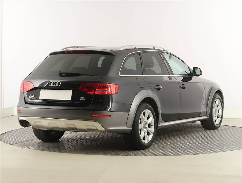 Audi A4 Allroad (2011) 2.0 TDI, 4X4, Xenony - fotka 5 z 17