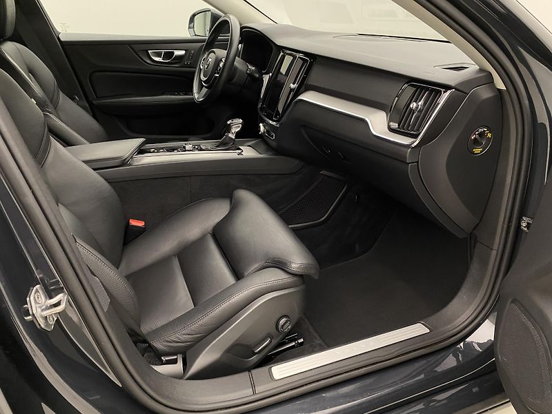 Volvo V60 D4 INSCRIPTION AUT REZERVACE - fotka 23 z 47