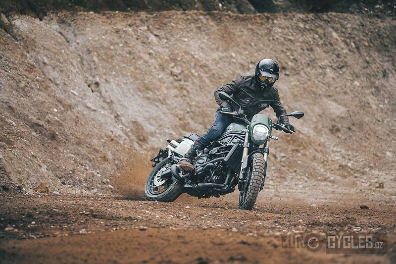 Benelli Leoncino 800 Trail (2026) - fotka 13 z 15
