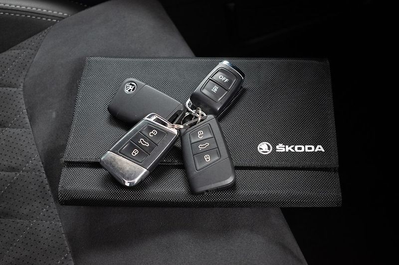 Škoda Kodiaq 2.0 TDI 4x4*SPORTLINE*TAŽNÉ*ČR - fotka 41 z 51