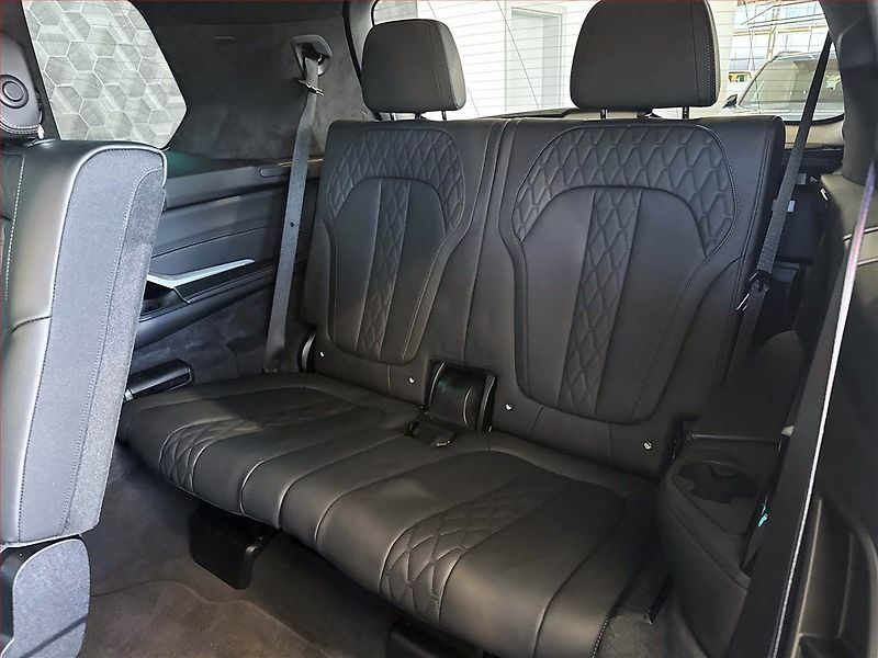 BMW X7 (2024) xDrive40i - fotka 23 z 25