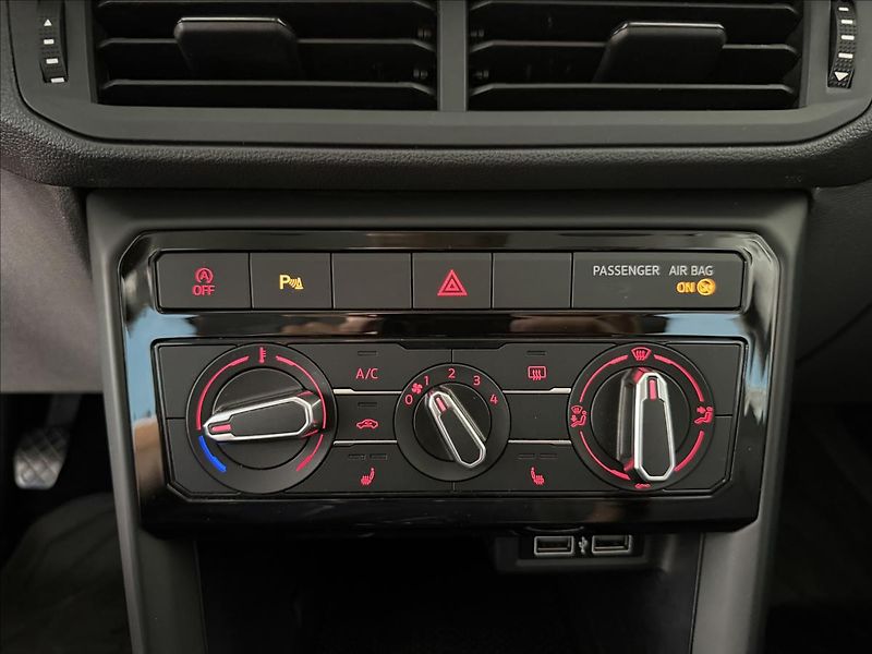 Volkswagen T-Cross 1,0   TSI 70kW,LIFE,SERVISKA - fotka 18 z 23