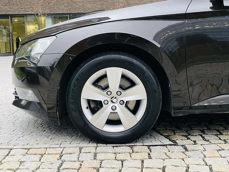 Škoda Superb 1.4TSI 1.MAJITEL KAMERA VÝHŘEV - fotka 48 z 48