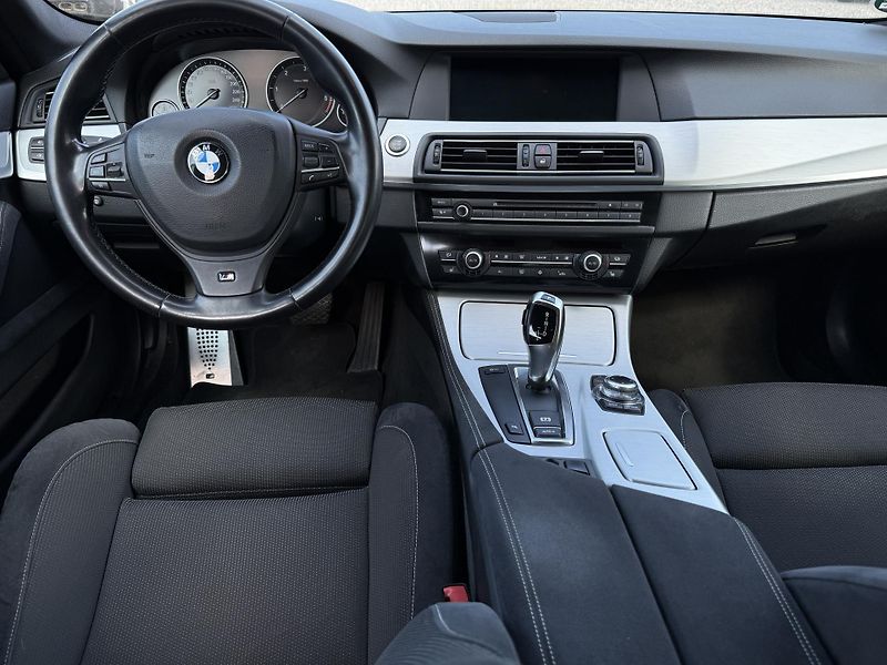 BMW Řada 5 530d (F11) M-paket 180kW - fotka 11 z 21