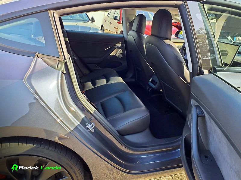 Tesla Model 3 (2023) Performance Dual Motor AWD - fotka 11 z 11