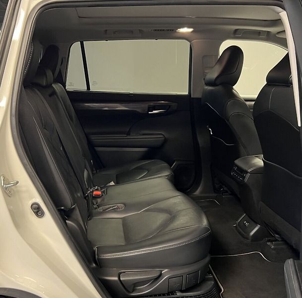 Toyota Highlander 2.5 Hybrid AT EXECUTIVE SKYVIE - fotka 18 z 22