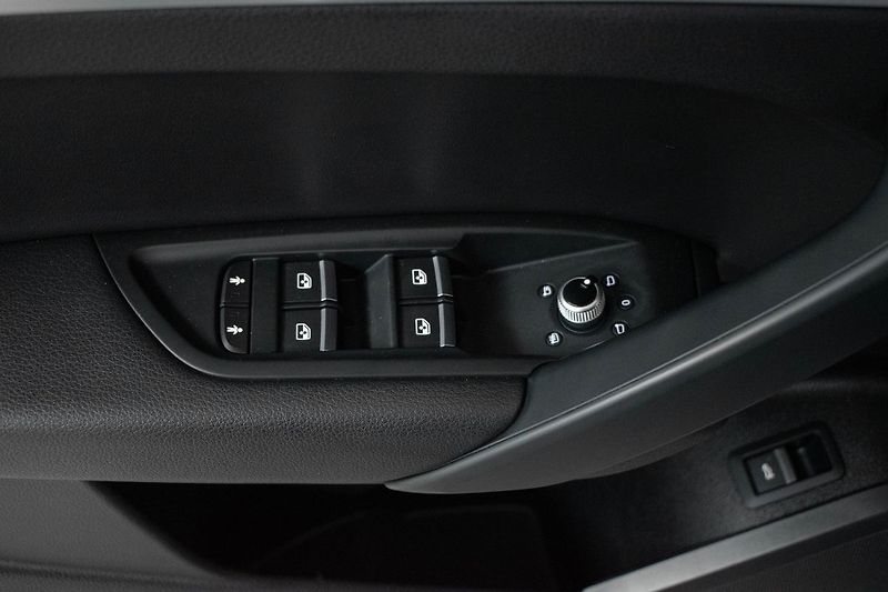 Audi Q5 40 TDI S-LINE* REZERVACE - fotka 18 z 38